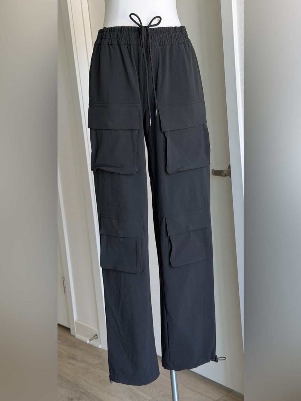 ALO YOGA Venture Cargo Pants black Size L.